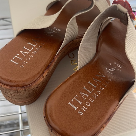 Marcfisher footwear slider sandals 6 1/2 with flowers, made in Italy. - Picture 6 of 9